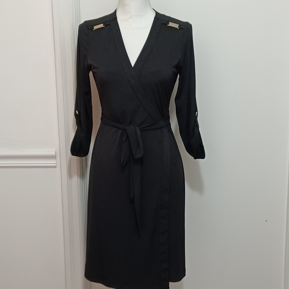 VICKY TIEL Womens Sz 6 Black With Gold Metal Accents Wrap Dress